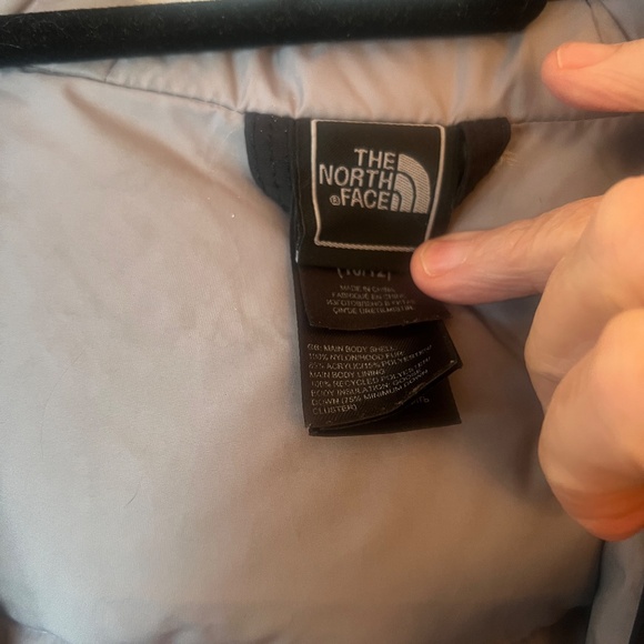 THE NORTH FACE Girl's Down Filled 550 Hooded Jacket - Picture 6 of 10